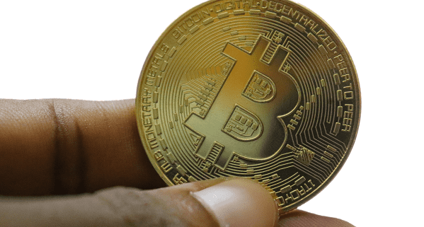 биткойн монета в ръка